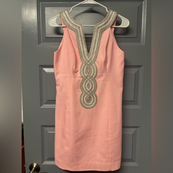 Lilly Pulitzer Dresses & Skirts - Lily Pulitzer embossed cotton sleeveless sheath dress. Metallic trim size 6 EUC
